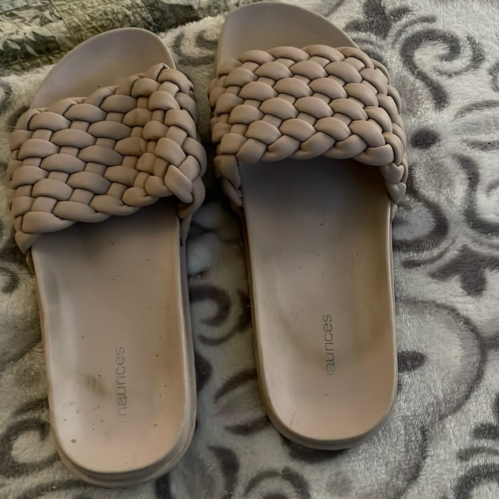 Sandles tan
